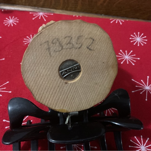 Anri 6” Holy Family Woodcarving - Picture 5 of 5